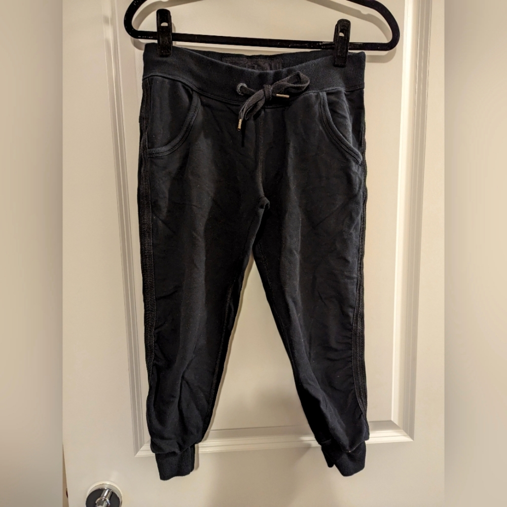 LULULEMON | Cropped joggers sweatpants, stretchy, knee length, black, size 4